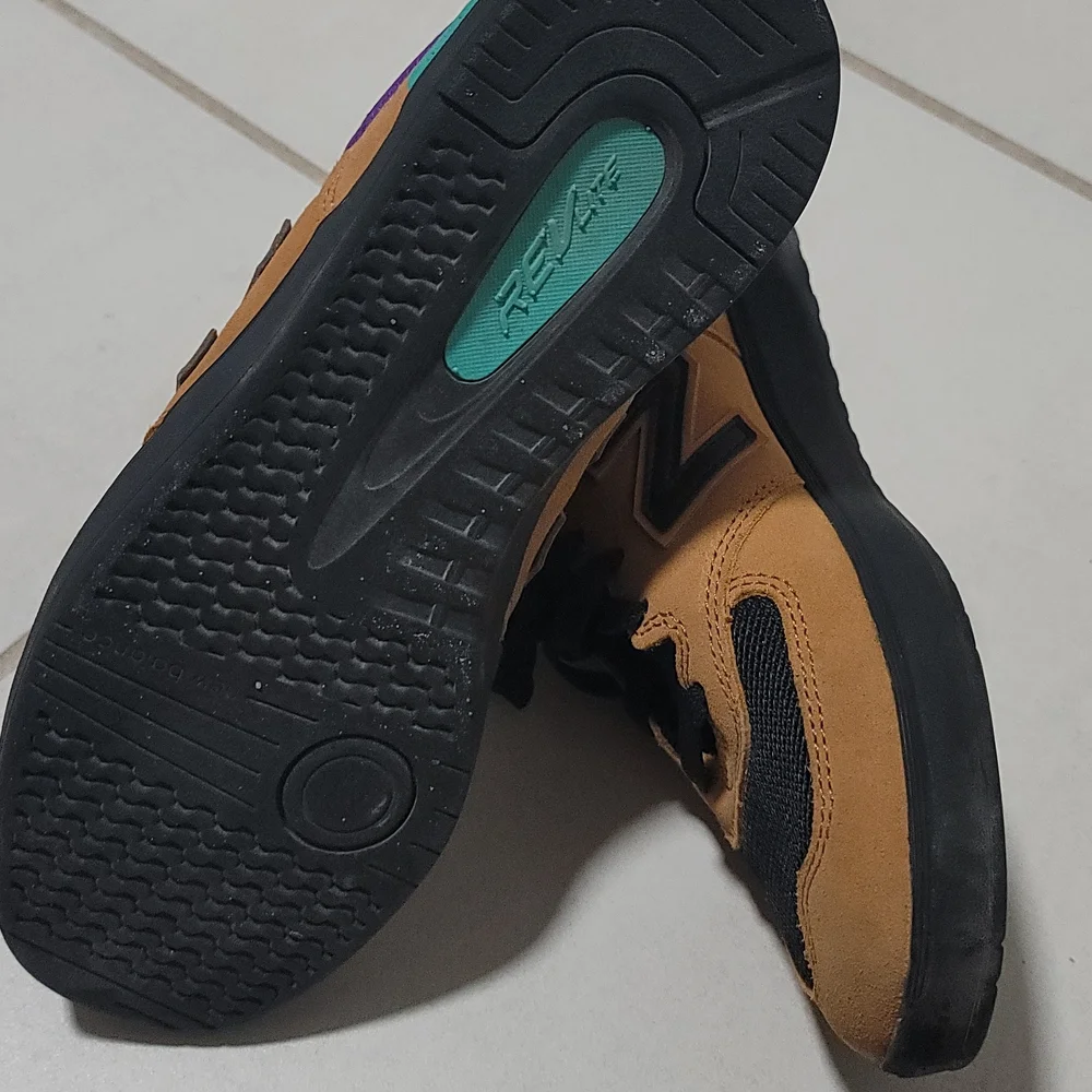 New Balance - Picture 3 of 4
